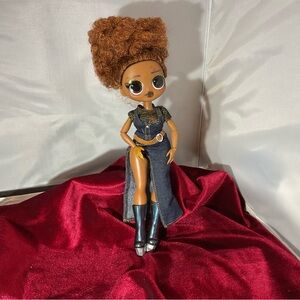 MGA Entertainment LOL OMG Surprise Doll Royal Bee